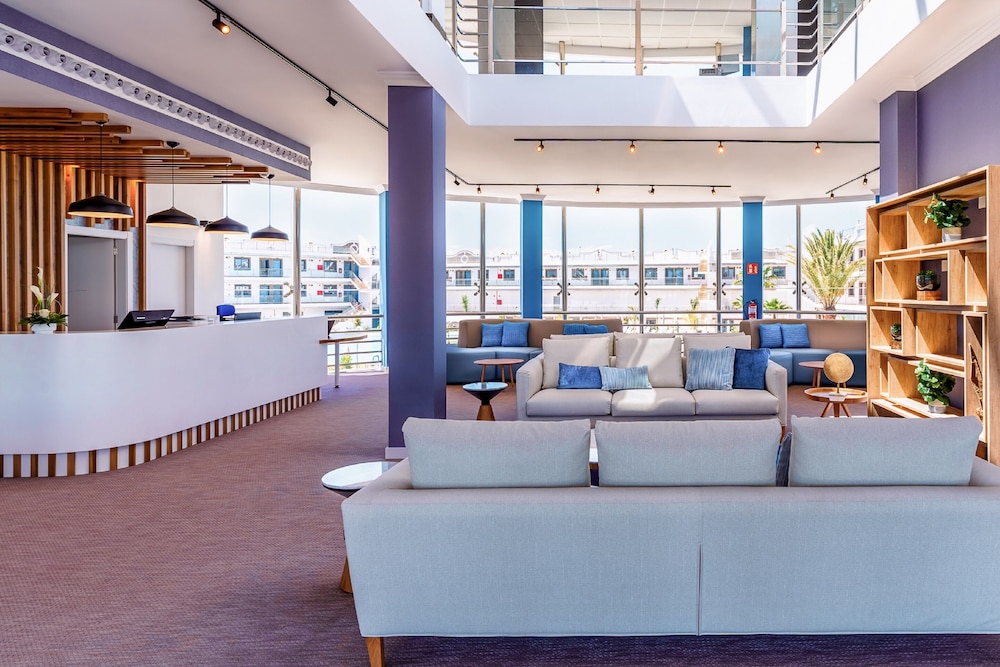 Hotel Cordial Marina Blanca — Hotel building in Playa Blanca, Canary Islands