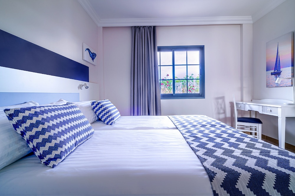 Hotel Cordial Marina Blanca — Hotel rooms in Playa Blanca, Canary Islands