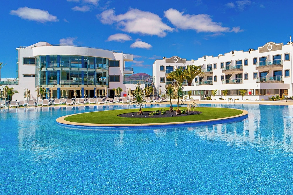 Hotel Cordial Marina Blanca — Swimming pool in Playa Blanca, Canary Islands