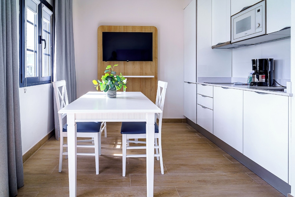 Hotel Cordial Marina Blanca — Hotel rooms in Playa Blanca, Canary Islands