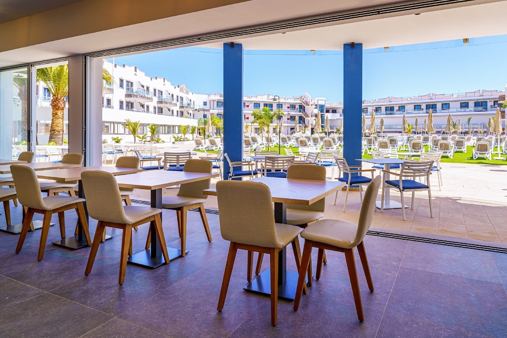Hotel Cordial Marina Blanca — Restaurant & bars in Playa Blanca, Canary Islands