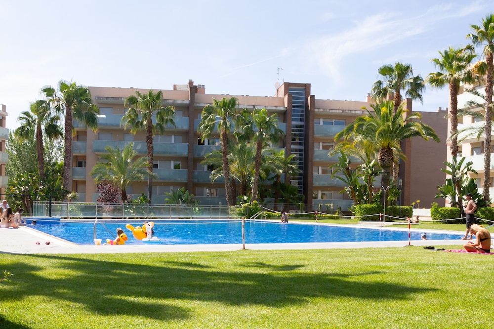 Ibersol Spa Aqquaria — Swimming pool in Salou, Catalonia