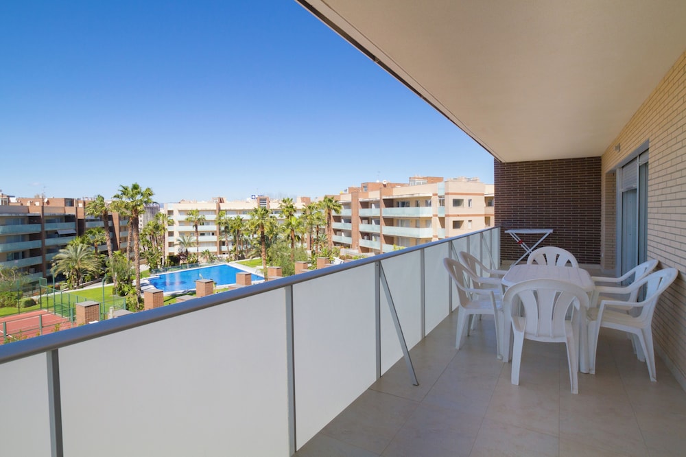 Ibersol Spa Aqquaria — Swimming pool in Salou, Catalonia
