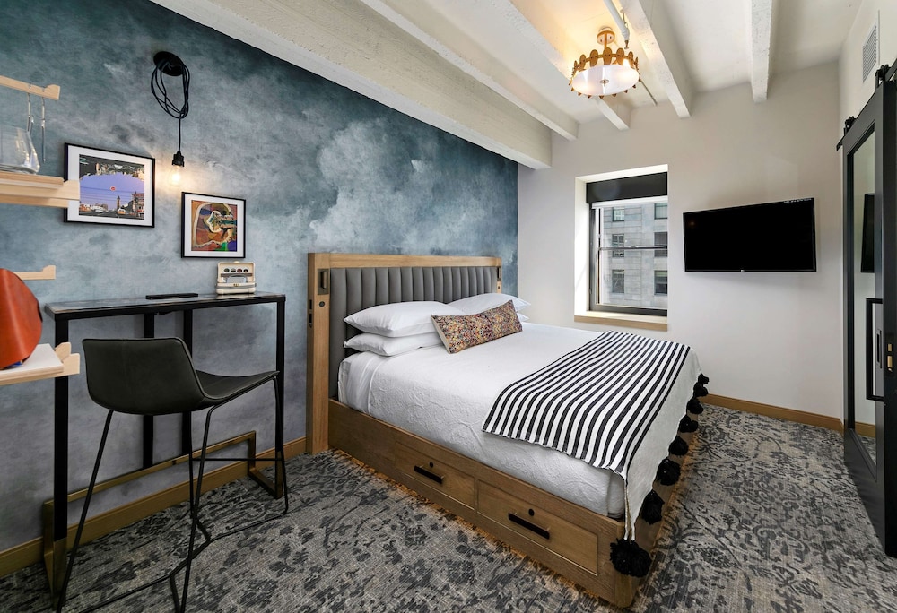 The Wayfarer Downtown LA, Tapestry Collection by Hilton — Hotel rooms in Los Angeles, California
