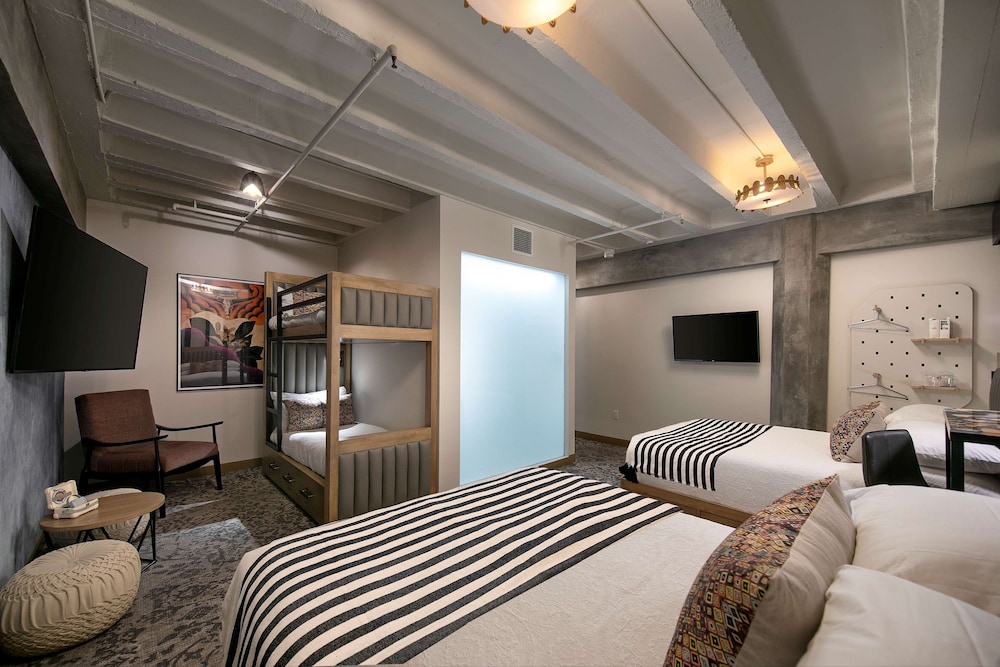 The Wayfarer Downtown LA, Tapestry Collection by Hilton — Hotel rooms in Los Angeles, California