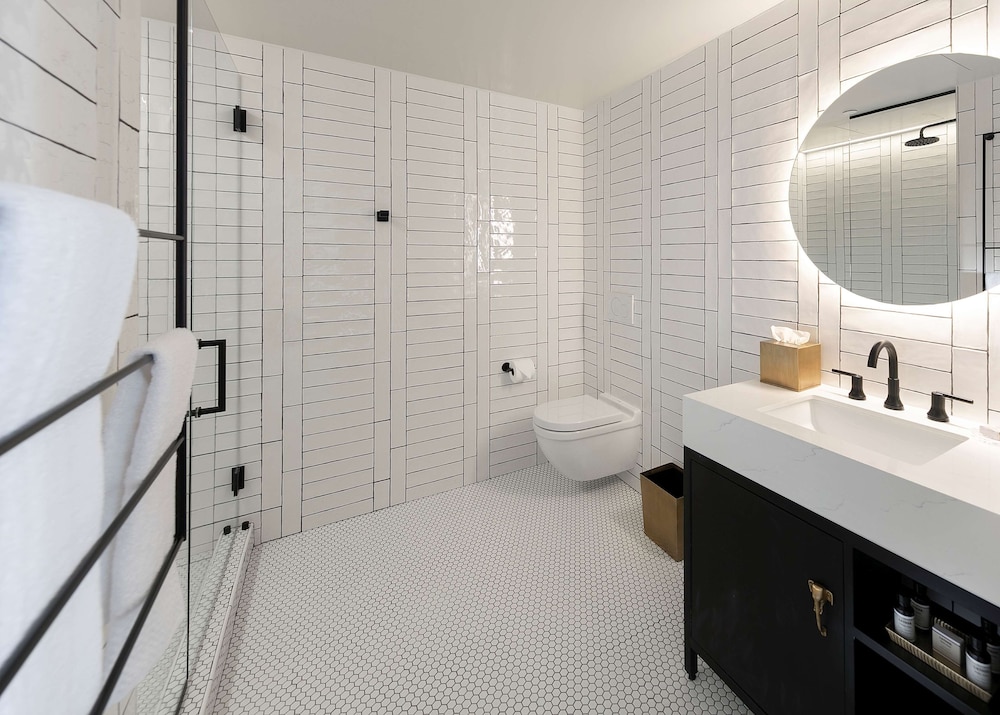 The Wayfarer Downtown LA, Tapestry Collection by Hilton — Hotel rooms in Los Angeles, California