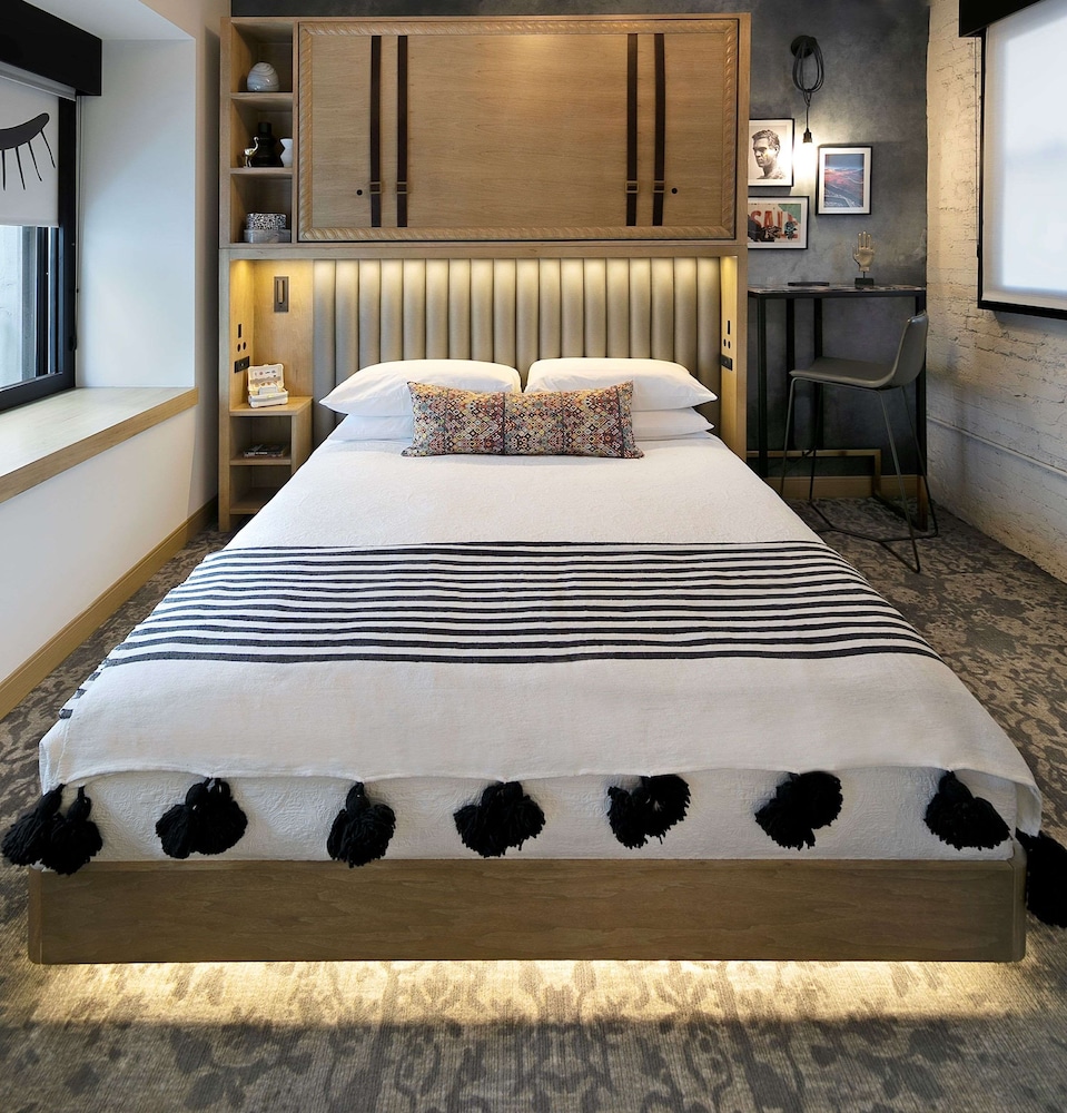 The Wayfarer Downtown LA, Tapestry Collection by Hilton — Hotel rooms in Los Angeles, California