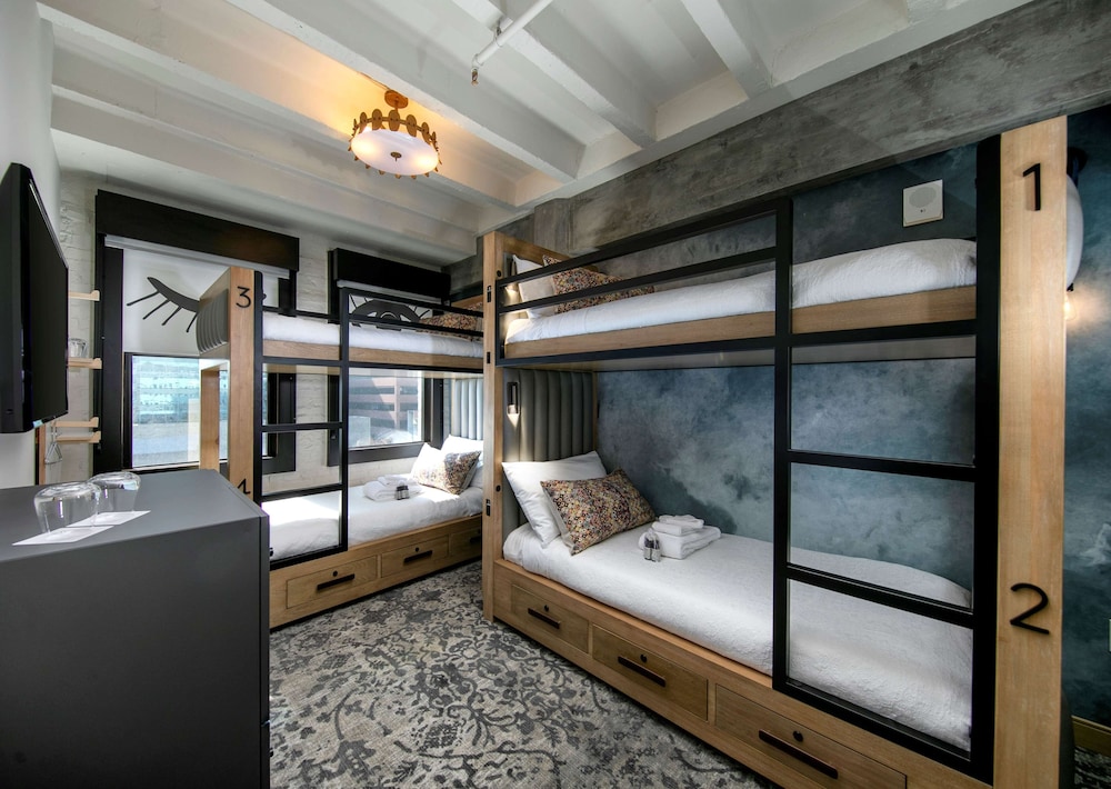 The Wayfarer Downtown LA, Tapestry Collection by Hilton — Hotel rooms in Los Angeles, California