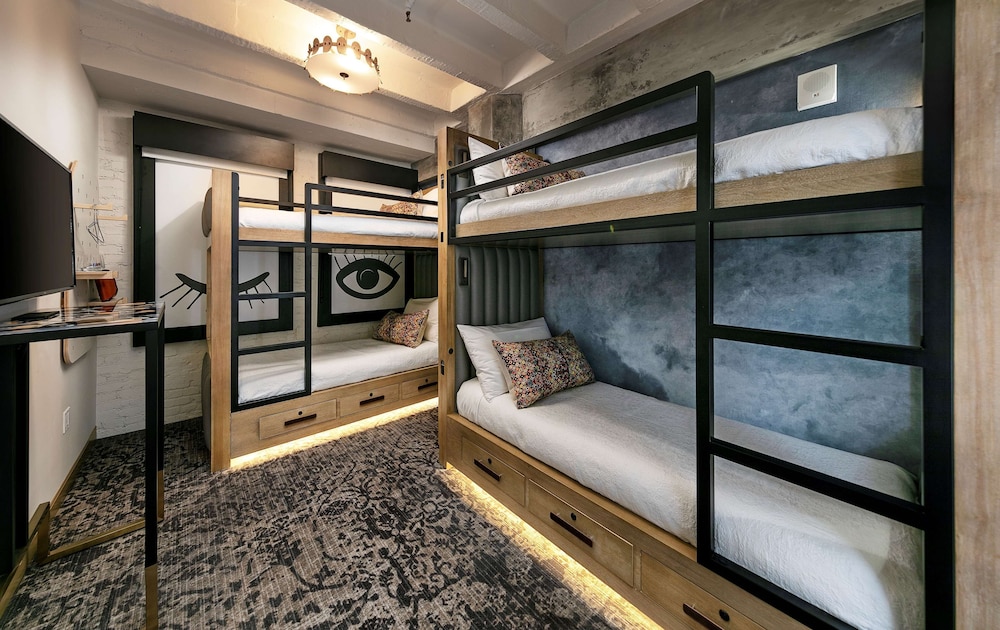 The Wayfarer Downtown LA, Tapestry Collection by Hilton — Hotel rooms in Los Angeles, California