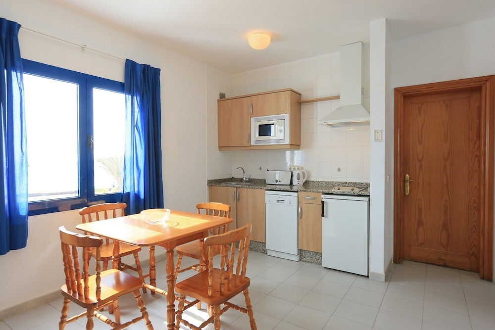 Apartamentos Club Pocillos — Hotel rooms in Puerto del Carmen, Canary Islands