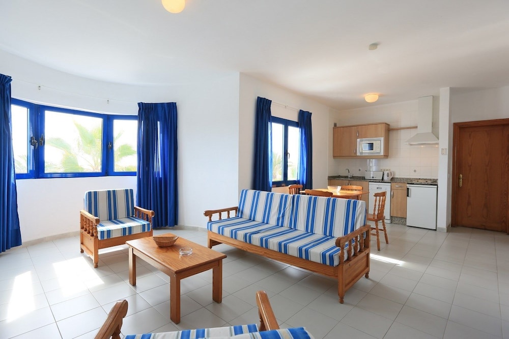 Apartamentos Club Pocillos — Hotel rooms in Puerto del Carmen, Canary Islands