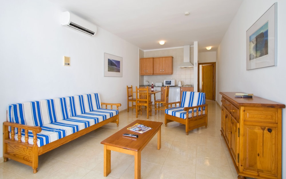 Apartamentos Club Pocillos — Hotel rooms in Puerto del Carmen, Canary Islands