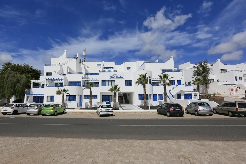 Apartamentos Club Pocillos — Hotel building in Puerto del Carmen, Canary Islands