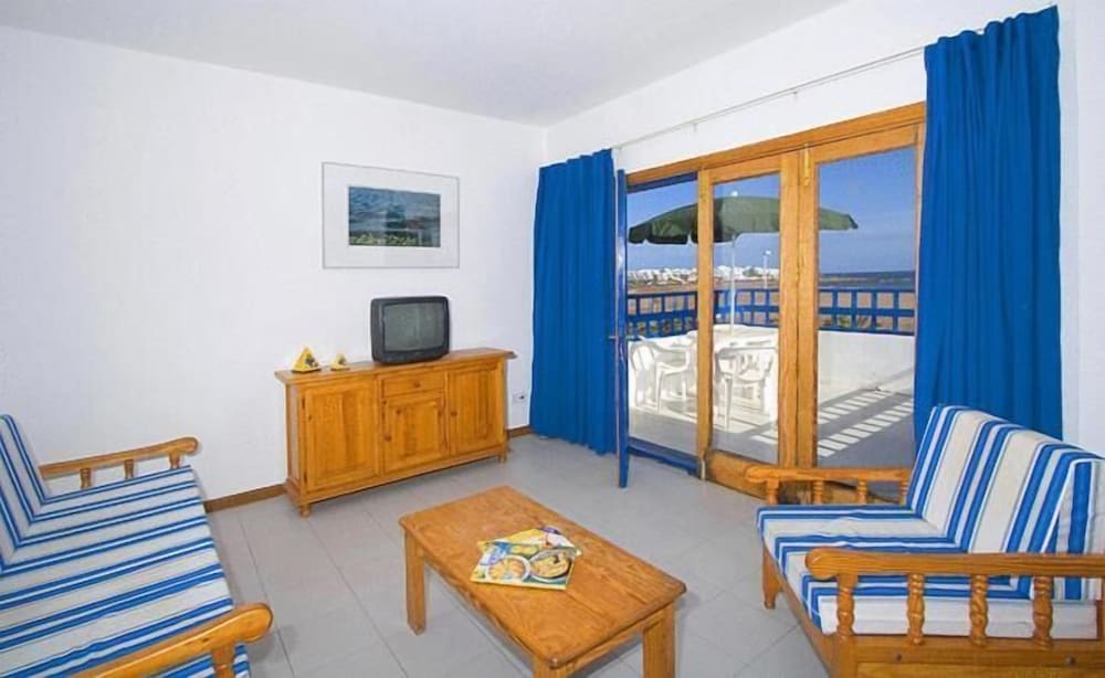 Apartamentos Club Pocillos — Hotel rooms in Puerto del Carmen, Canary Islands