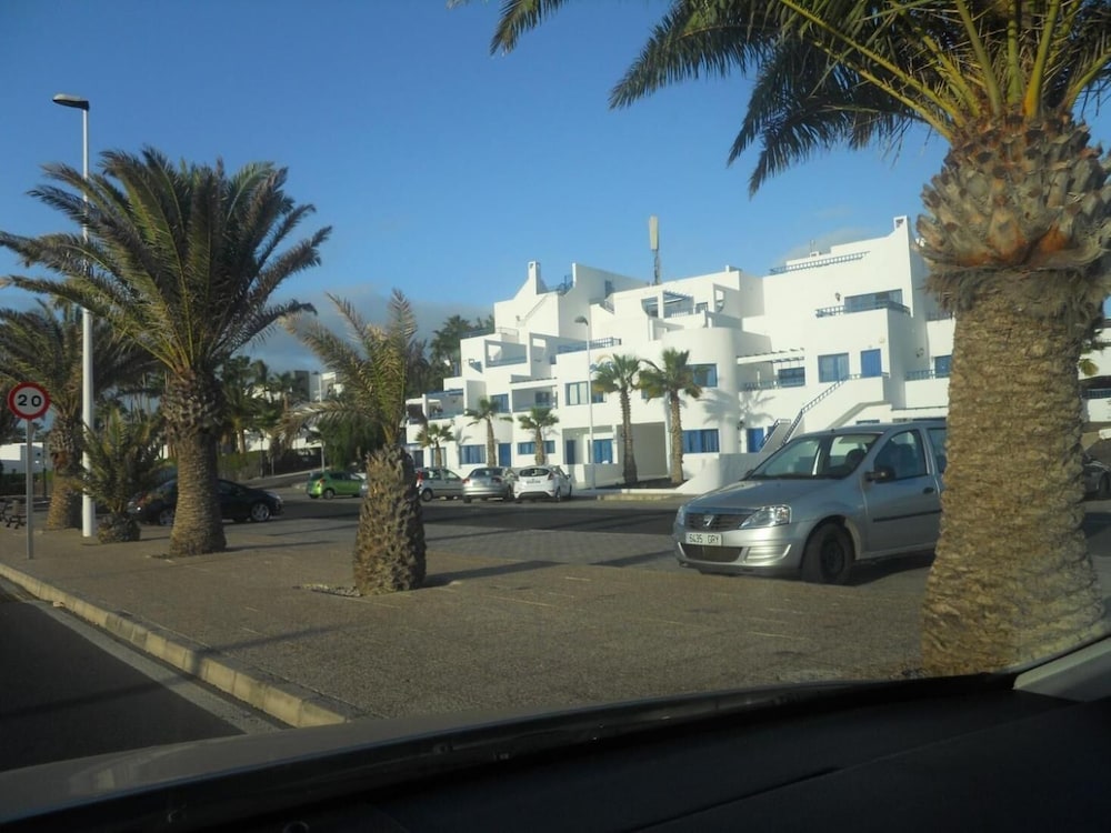 Apartamentos Club Pocillos — Hotel building in Puerto del Carmen, Canary Islands