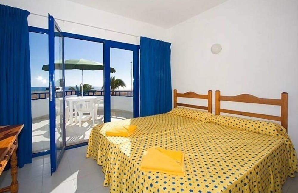 Apartamentos Club Pocillos — Hotel rooms in Puerto del Carmen, Canary Islands
