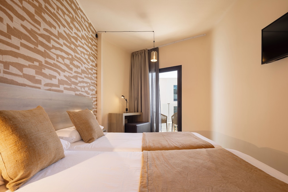 Hotel Eden Palma Playa — Hotel rooms in Playa de Palma, Balearic Islands