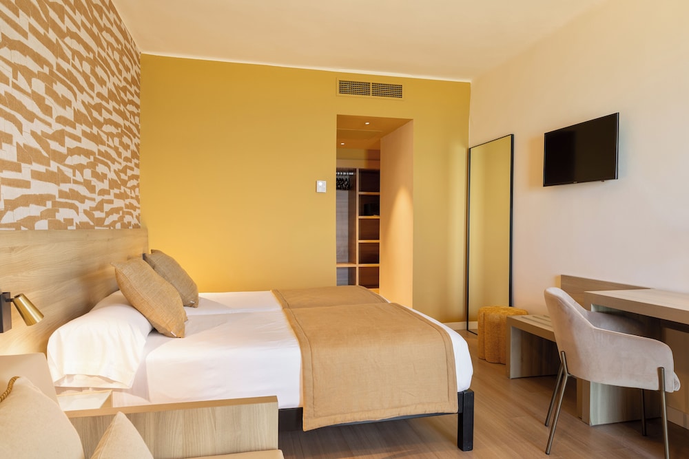Hotel Eden Palma Playa — Hotel rooms in Playa de Palma, Balearic Islands