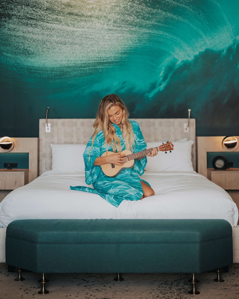 OUTRIGGER Waikiki Beachcomber Hotel — Hotel rooms in Honolulu, Hawaii