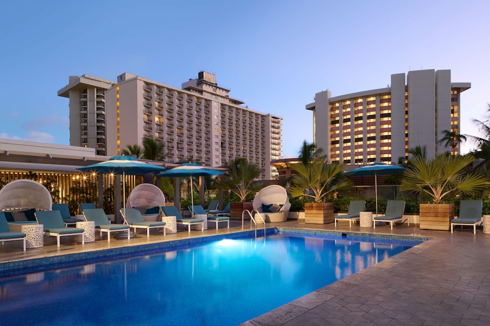 OUTRIGGER Waikiki Beachcomber Hotel — Swimming pool in Honolulu, Hawaii