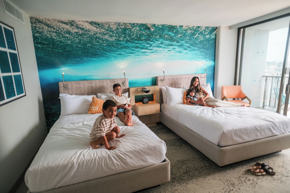 OUTRIGGER Waikiki Beachcomber Hotel — Hotel rooms in Honolulu, Hawaii