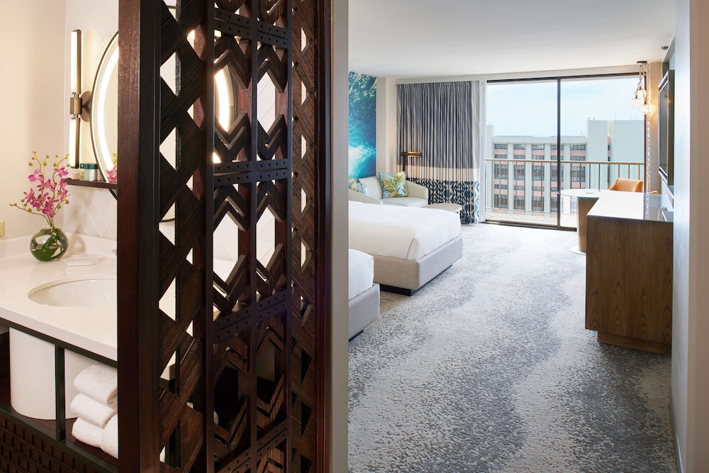 OUTRIGGER Waikiki Beachcomber Hotel — Hotel rooms in Honolulu, Hawaii