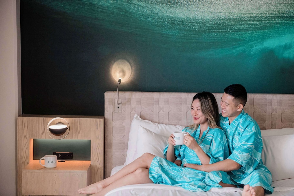 OUTRIGGER Waikiki Beachcomber Hotel — Hotel rooms in Honolulu, Hawaii