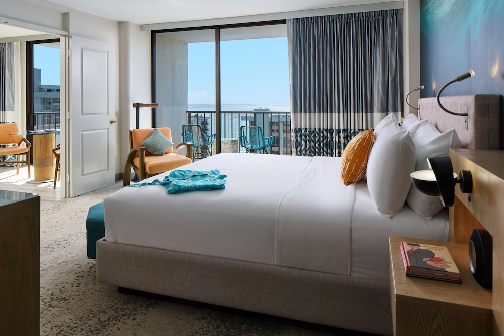 OUTRIGGER Waikiki Beachcomber Hotel — Hotel rooms in Honolulu, Hawaii