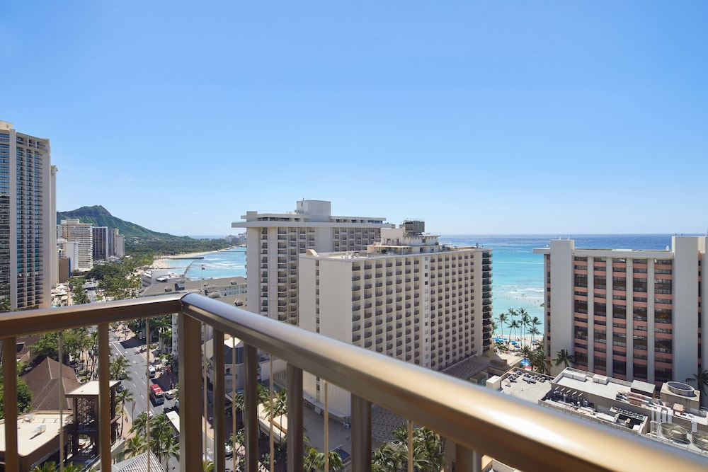 OUTRIGGER Waikiki Beachcomber Hotel — Attractions in the area in Honolulu, Hawaii
