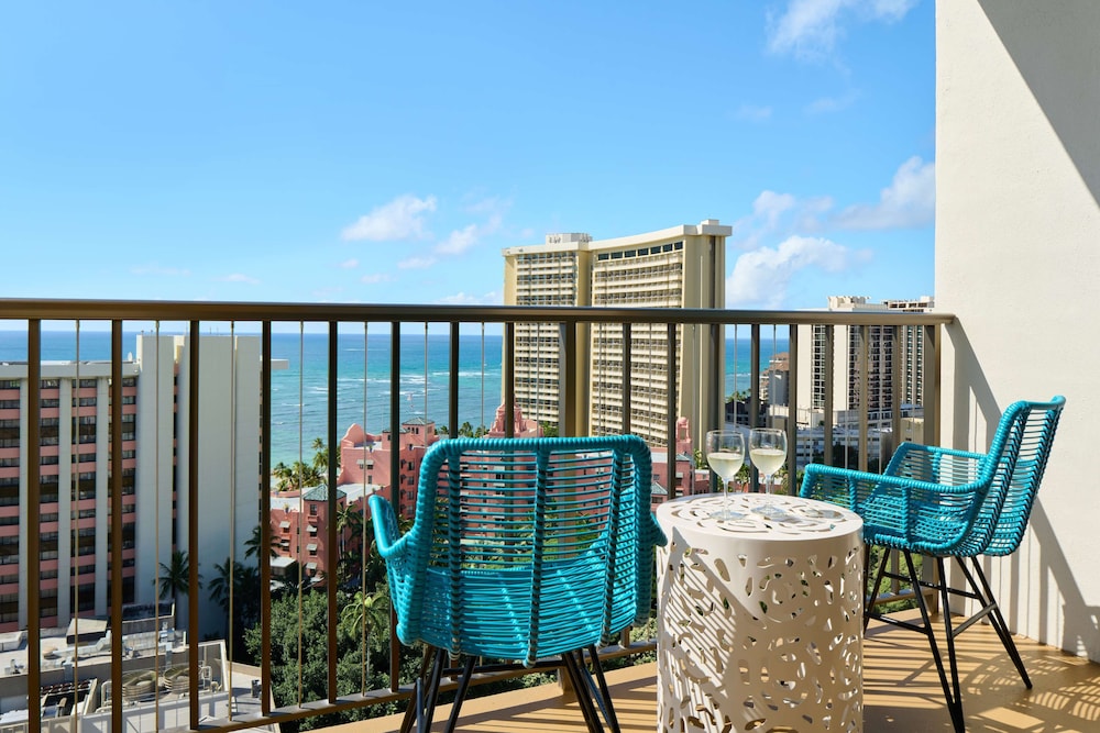 OUTRIGGER Waikiki Beachcomber Hotel — Hotel rooms in Honolulu, Hawaii