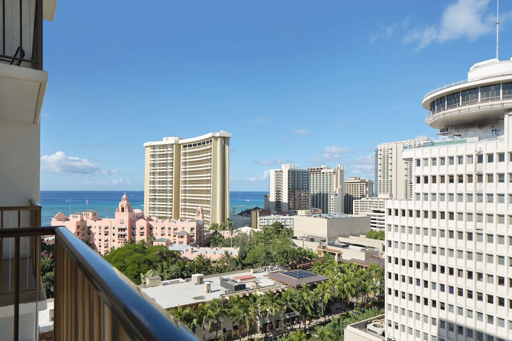OUTRIGGER Waikiki Beachcomber Hotel — Attractions in the area in Honolulu, Hawaii
