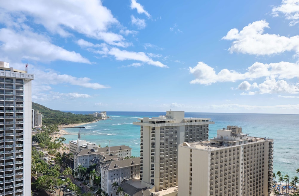OUTRIGGER Waikiki Beachcomber Hotel — Hotel building in Honolulu, Hawaii