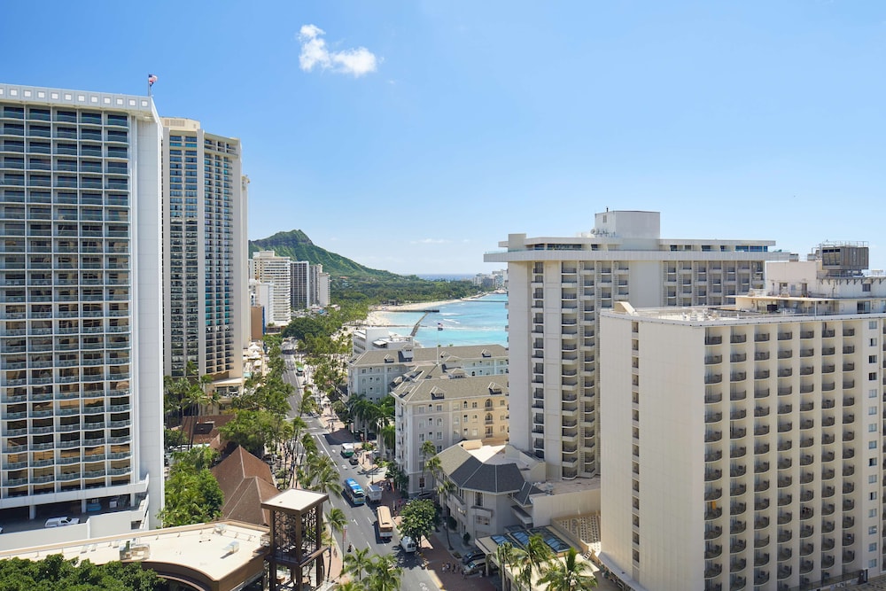 OUTRIGGER Waikiki Beachcomber Hotel — Attractions in the area in Honolulu, Hawaii