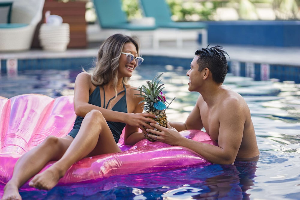 OUTRIGGER Waikiki Beachcomber Hotel — Swimming pool in Honolulu, Hawaii