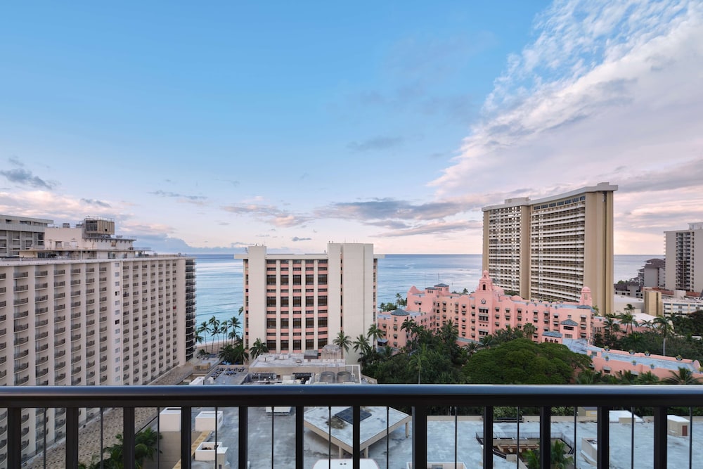 OUTRIGGER Waikiki Beachcomber Hotel — Attractions in the area in Honolulu, Hawaii