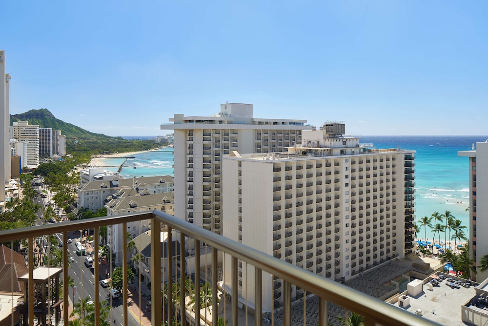 OUTRIGGER Waikiki Beachcomber Hotel — Hotel building in Honolulu, Hawaii