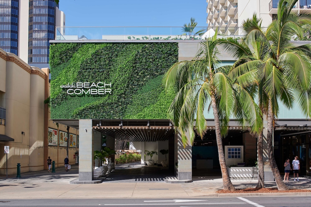OUTRIGGER Waikiki Beachcomber Hotel — Hotel building in Honolulu, Hawaii