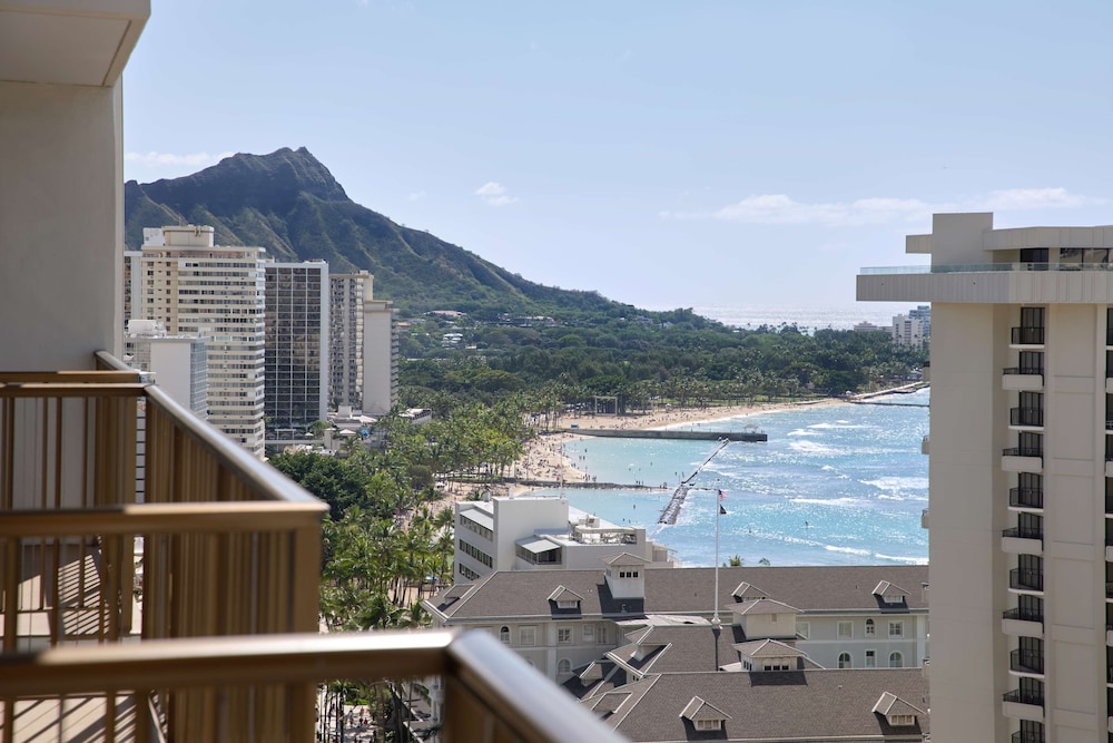 OUTRIGGER Waikiki Beachcomber Hotel — Hotel rooms in Honolulu, Hawaii
