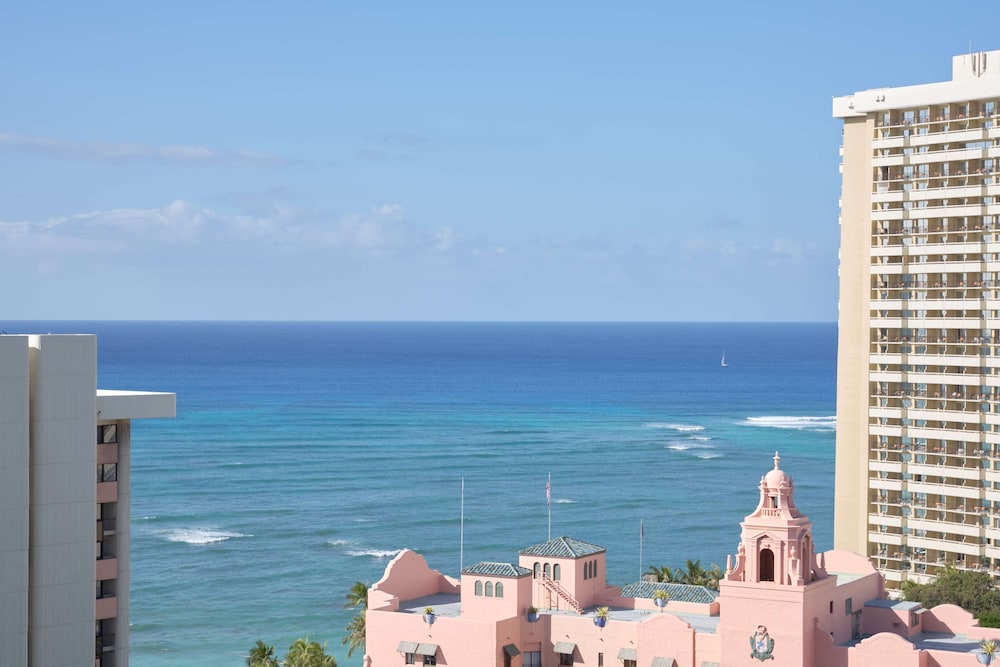 OUTRIGGER Waikiki Beachcomber Hotel — Hotel building in Honolulu, Hawaii