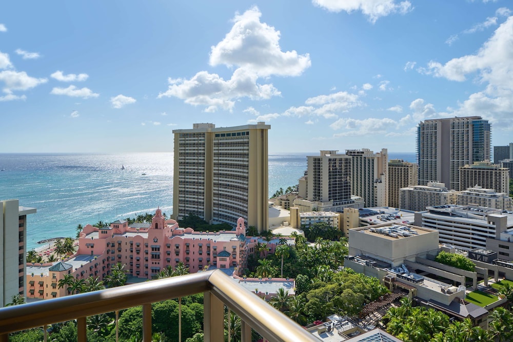 OUTRIGGER Waikiki Beachcomber Hotel — Hotel building in Honolulu, Hawaii