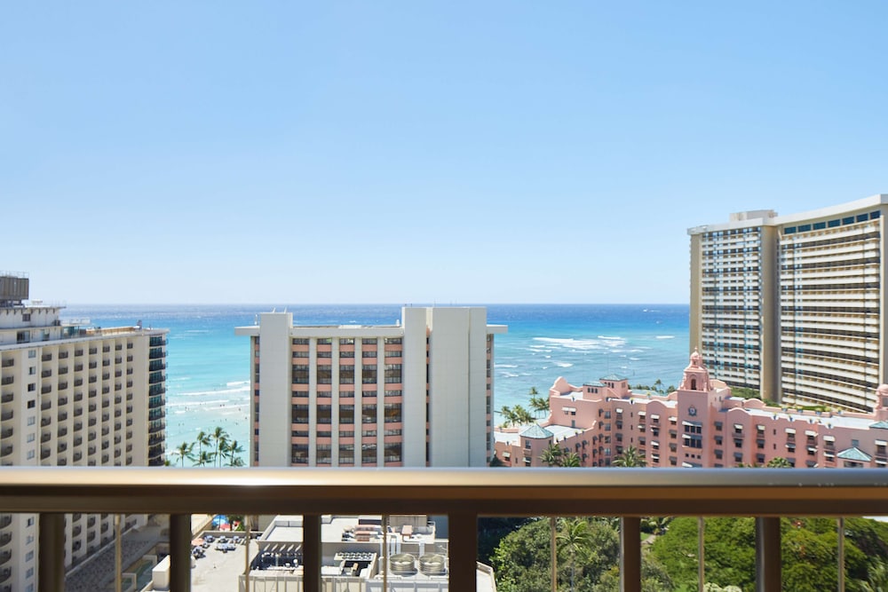 OUTRIGGER Waikiki Beachcomber Hotel — Attractions in the area in Honolulu, Hawaii