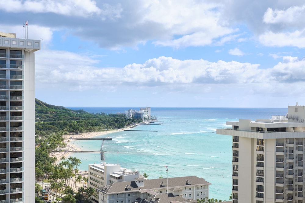 OUTRIGGER Waikiki Beachcomber Hotel — Attractions in the area in Honolulu, Hawaii