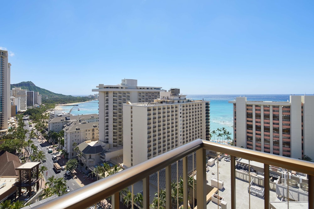OUTRIGGER Waikiki Beachcomber Hotel — Attractions in the area in Honolulu, Hawaii