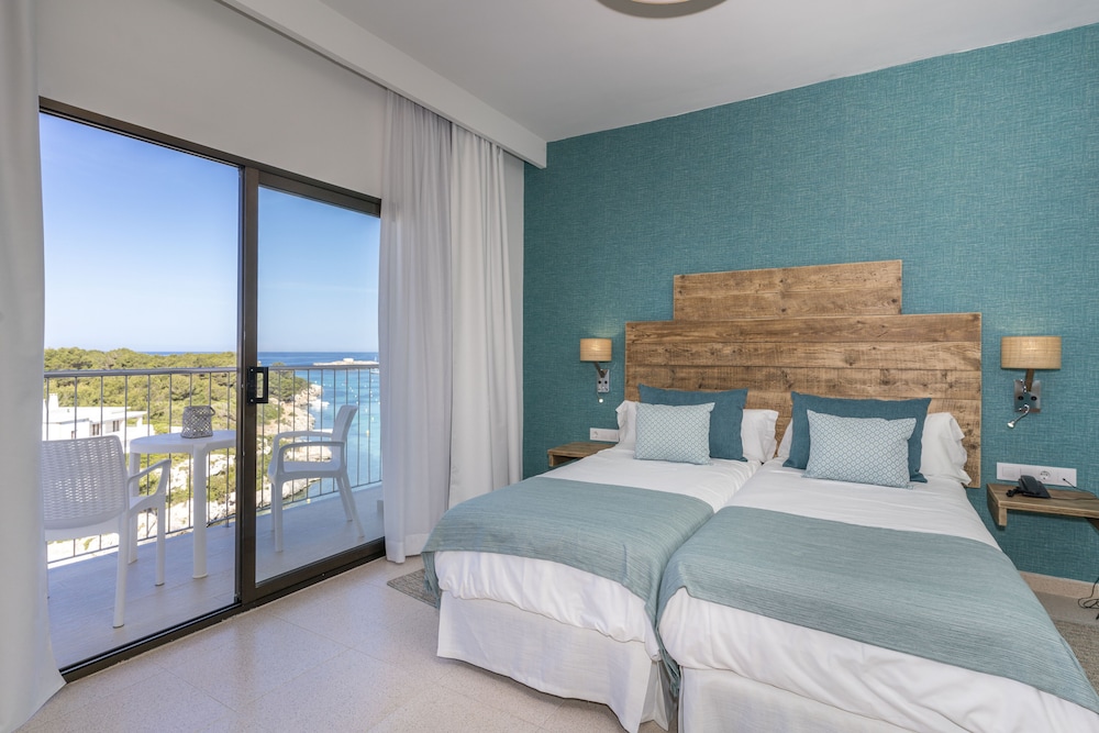 Hotel Playa Santandria - Adults Only — Hotel rooms in Santandria, Balearic Islands