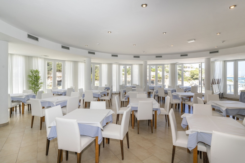 Hotel Playa Santandria - Adults Only — Restaurant & bars in Santandria, Balearic Islands