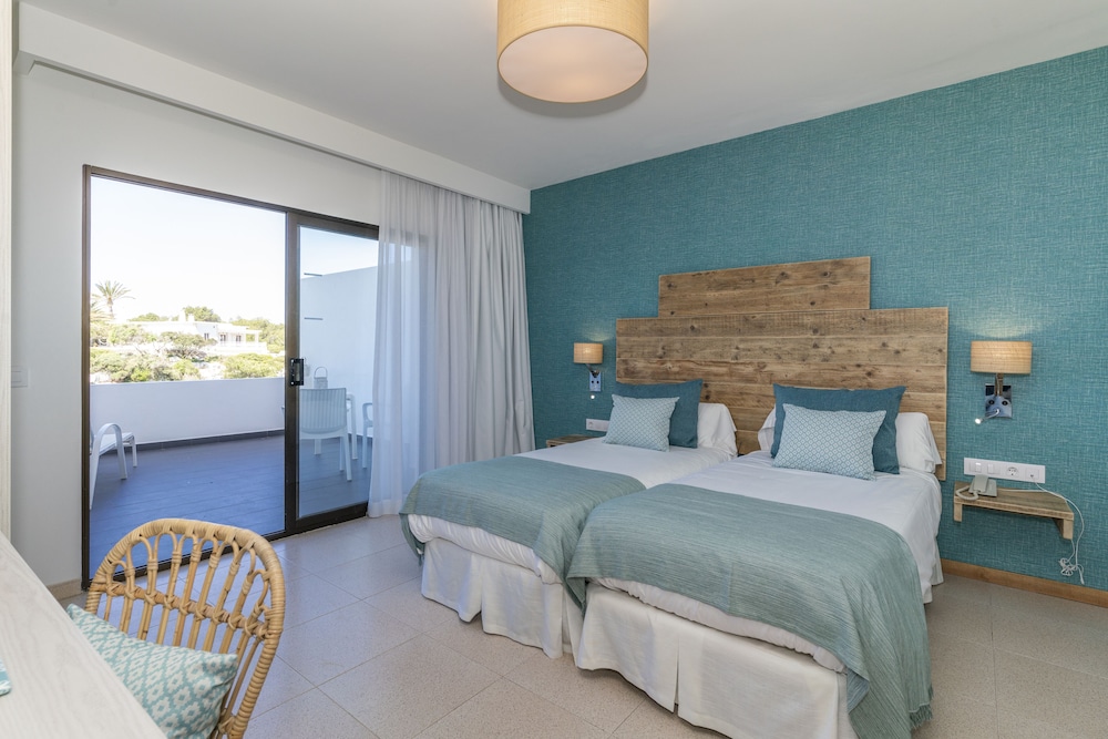 Hotel Playa Santandria - Adults Only — Hotel rooms in Santandria, Balearic Islands