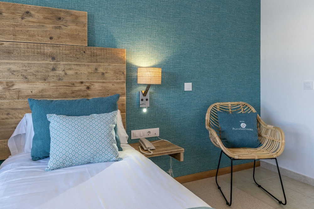 Hotel Playa Santandria - Adults Only — Hotel rooms in Santandria, Balearic Islands