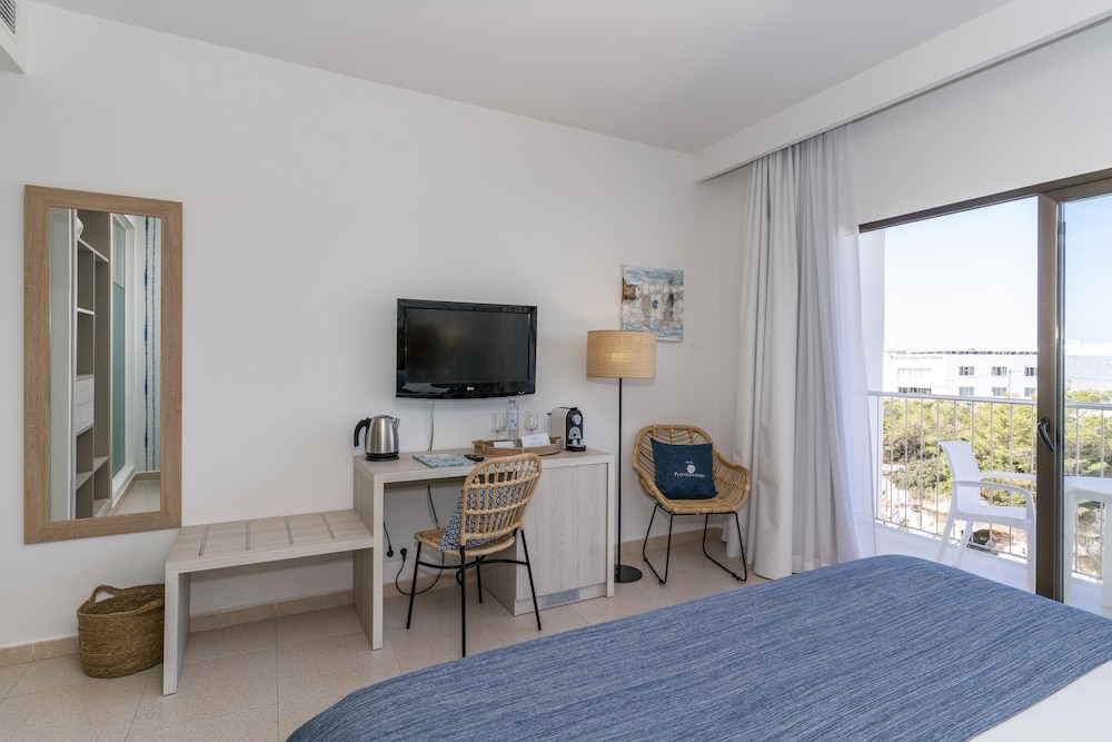 Hotel Playa Santandria - Adults Only — Hotel rooms in Santandria, Balearic Islands