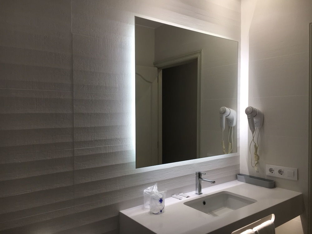 Hotel Playa Santandria - Adults Only — Hotel rooms in Santandria, Balearic Islands