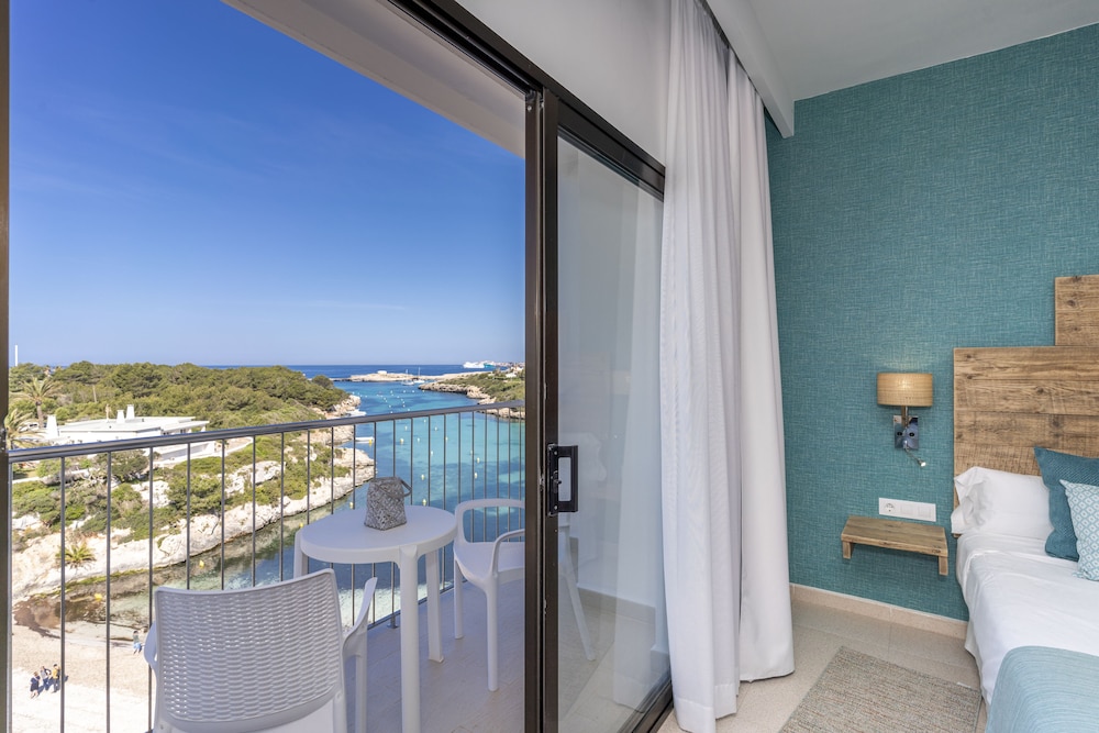 Hotel Playa Santandria - Adults Only — Hotel rooms in Santandria, Balearic Islands